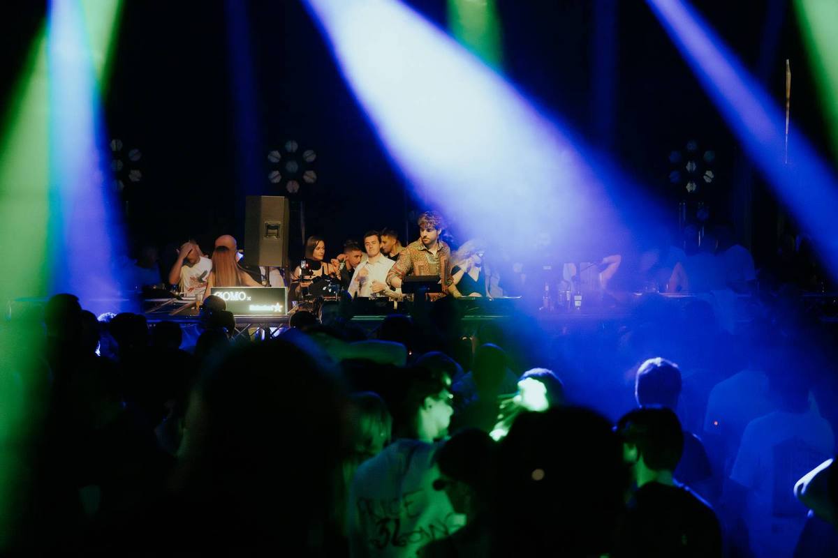 DJ TENNIS at LOŽIONICA — ØOMO archive photo 35